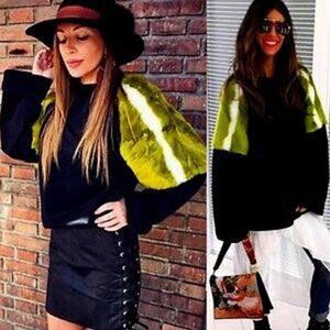 💥HOT ITEM💥 Black Sweatshirt with Contrast Fur Shoulders